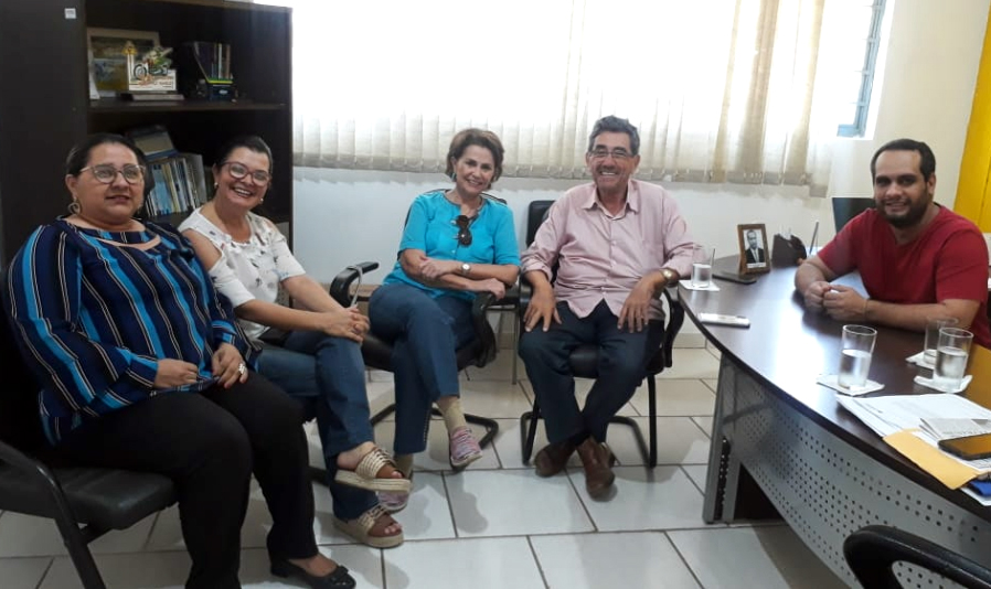 Ex prefeito Nelson Cinta e atual vice-prefeita Maria Lúcia visitaram vereadores