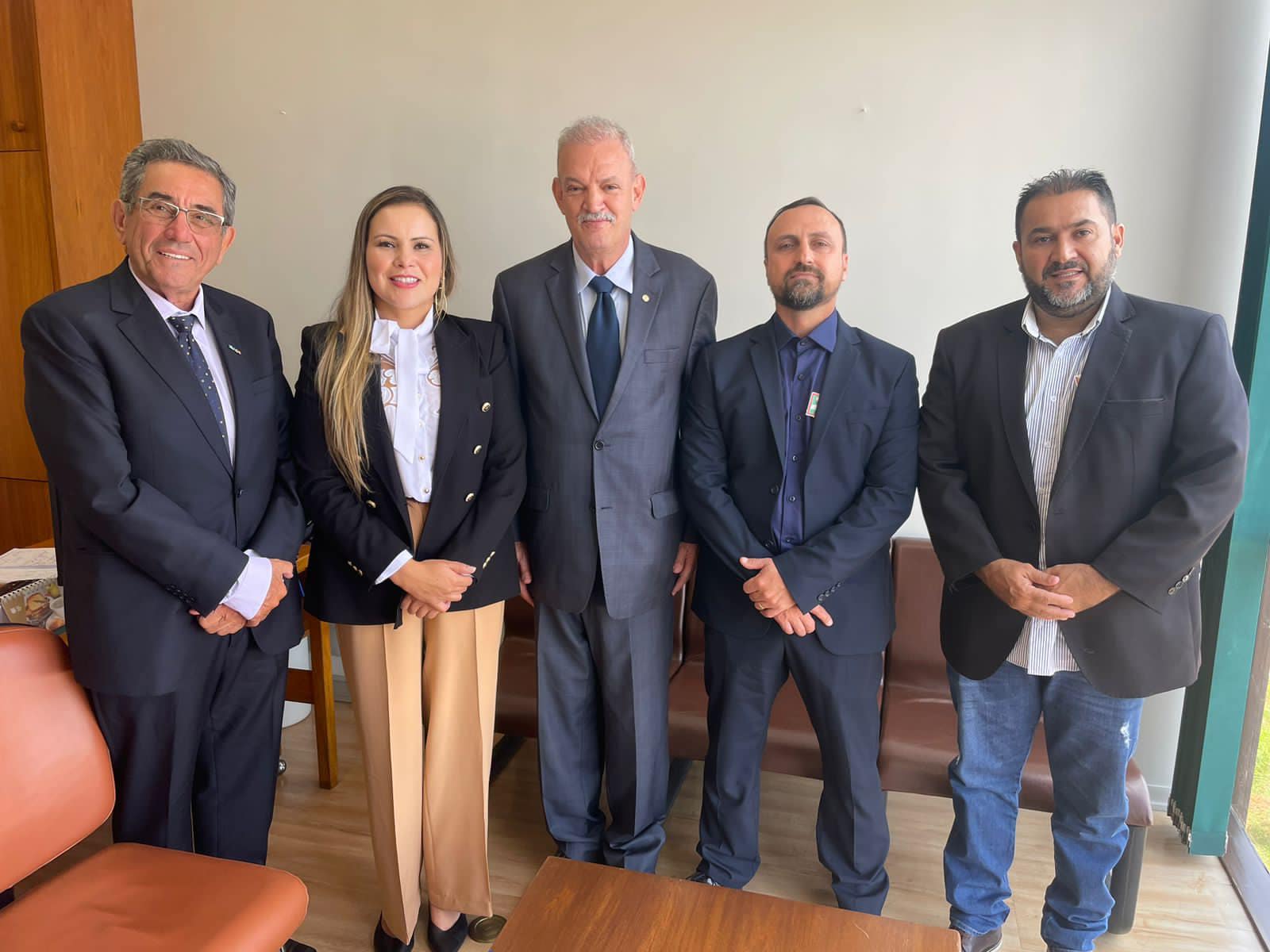 Presidente do Poder Legislativo, Elbio dos Santos Balta e o vereador Rudmar Castro, acompanharam o Prefeito Nelson Cintra, até a capital, Brasília. 