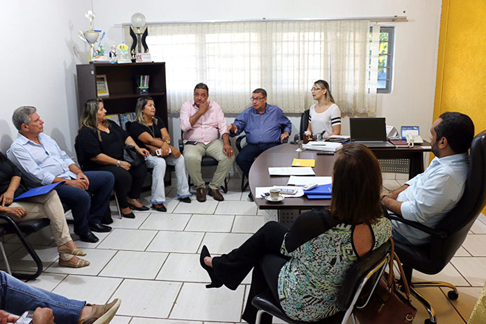 Vereadores de Porto Murtinho recebem prefeito e cobram reclamações dos moradores