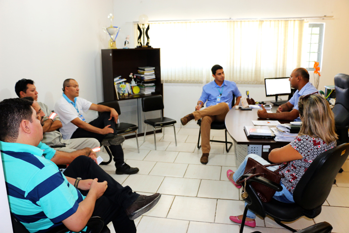 Vereadores de Porto Murtinho se reúnem com representantes da empresa ENERGISA.