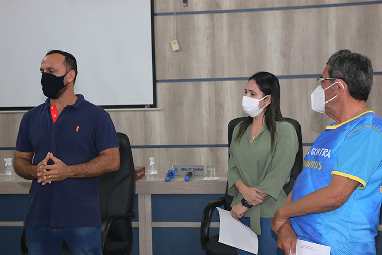 Vereadores se reúnem com prefeito e empresários para discutir efeitos do decreto e crise na Saúde em Murtinho